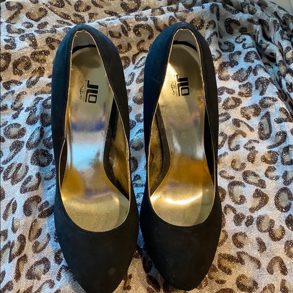 Shoes - Picture 1 of 3